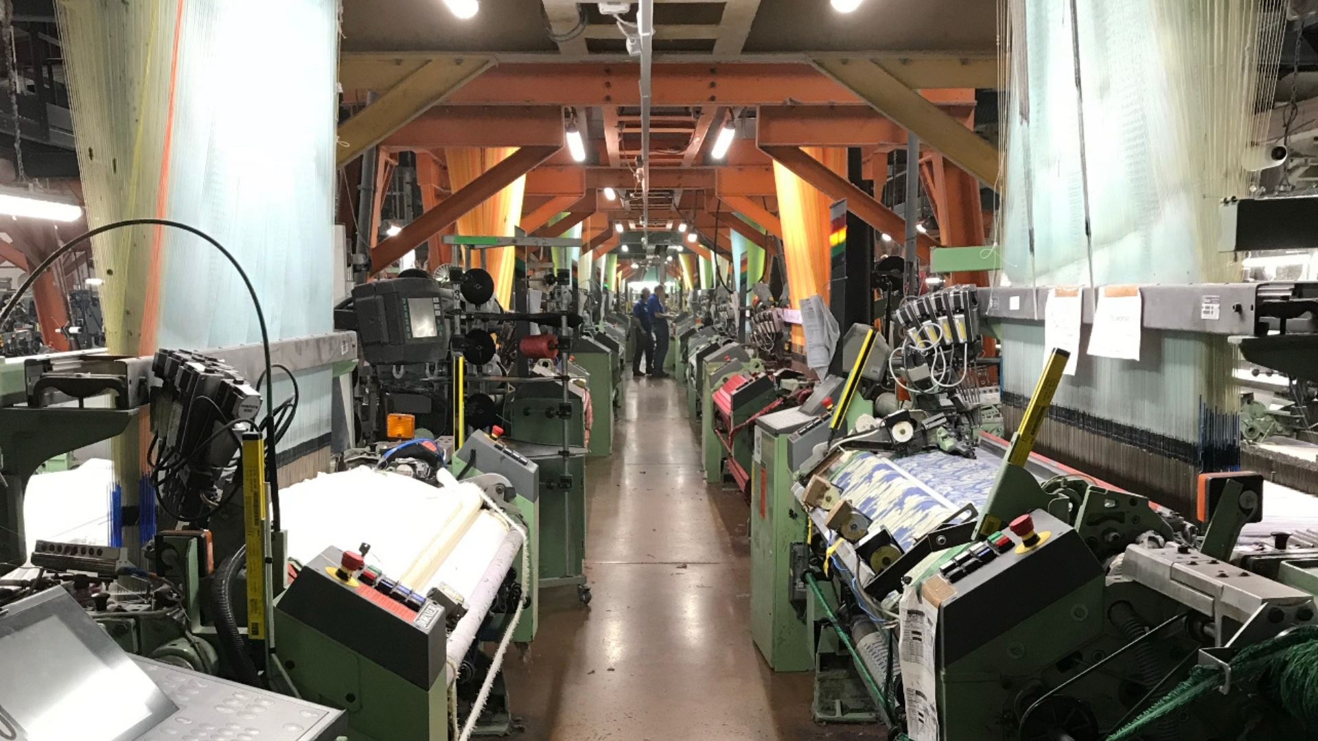 Ouvriers textile en usine